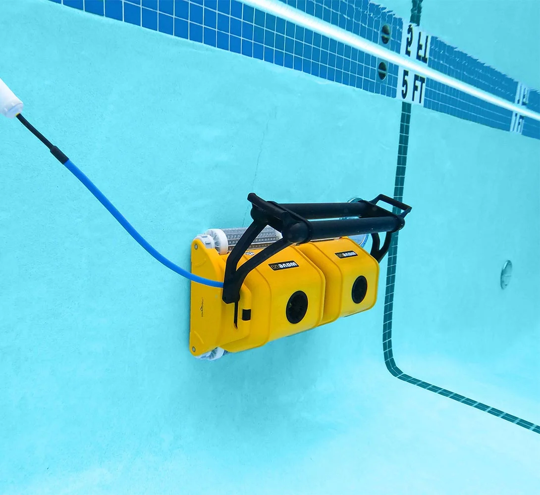 Dolphin Wave 120 Underwater Wall Cleaning 4