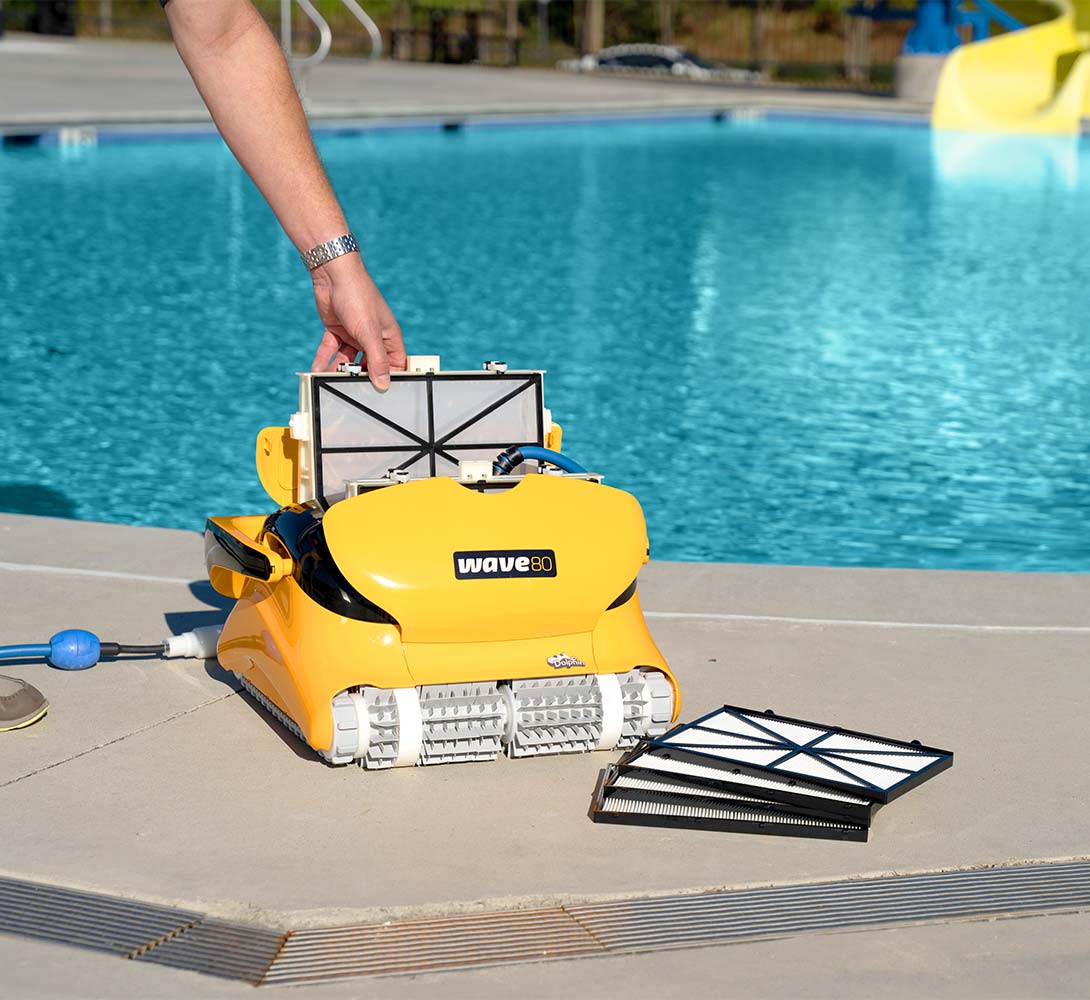 Dolphin Wave 80 Poolside Cleaning Robot 7