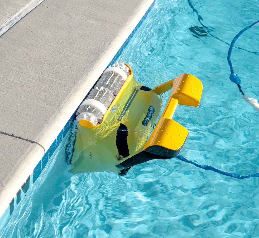 Dolphin Wave 80 Poolside Waterline Cleaning 5